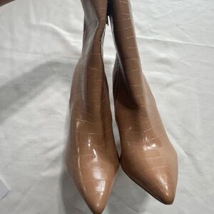 Elegant Tan Croc-Embossed Heeled Boots